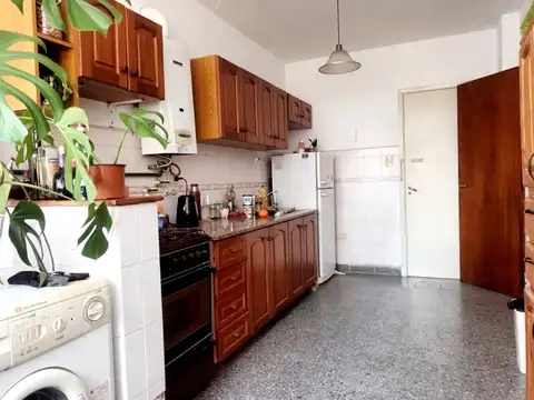 56 E/ 6 Y 7 , Piso 1