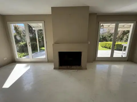 Casa 5 ambientes con 4 baños