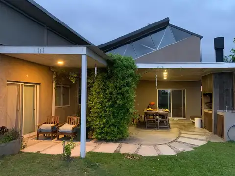 Casa en Alquiler Temporal en El Cantón - Barrio Golf, USD 4.500