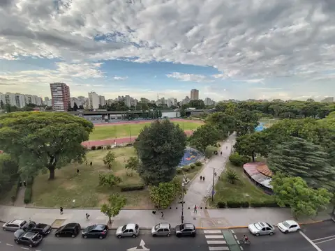 Piso 4 Ambientes Al Frente Vista Panorámica Al Parque! Dormitorio en Suite. Excelente Ubicacion!