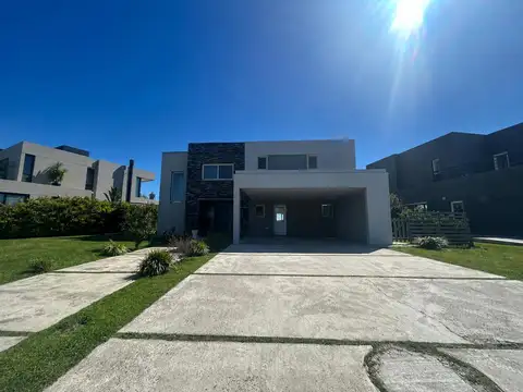 Casa en Alquiler en El Cantón - Barrio Islas, USD 2.500