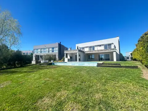 Casa en Alquiler de 4 dormitorios