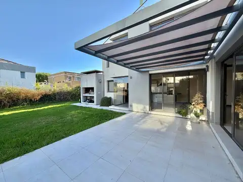 Casa en Venta B° Dalvian 3 Dormitorios