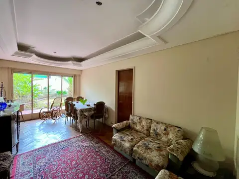 Departamento 4 ambientes con patio y jardín en Flores