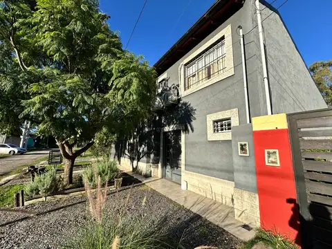 En venta Casa con pileta en barrio cerrado Las Moras - Luis Pasteur y Boyaca - Escritura inmediata