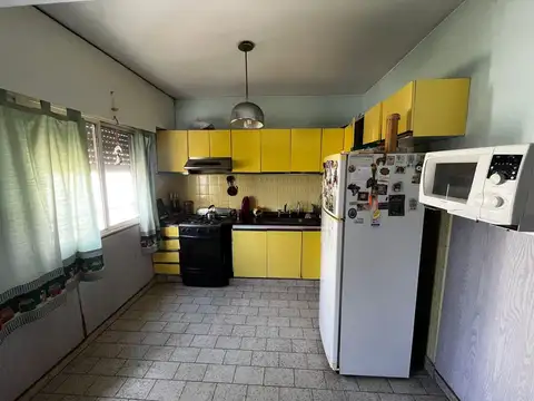 Casa 5 ambientes con 3 baños