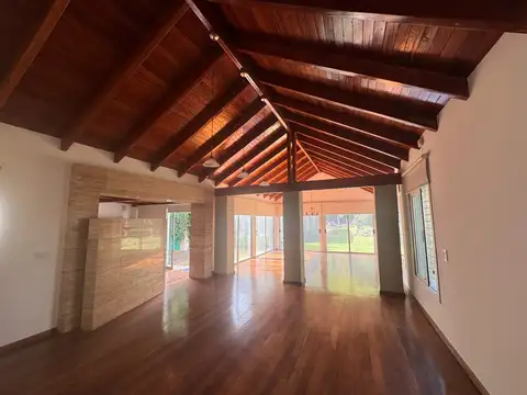 Casa 6 ambientes con 3 baños