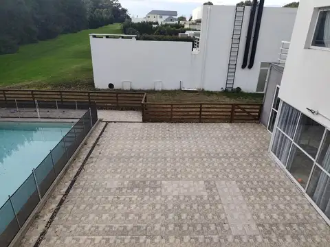 Casa 5 ambientes con 4 baños