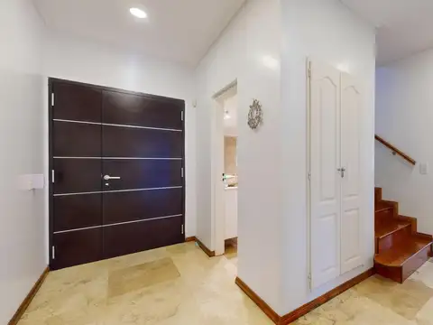 Casa 7 ambientes con 4 baños