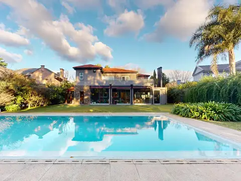 Venta casa 7 Ambientes con dependencia en Abril Club de Campo