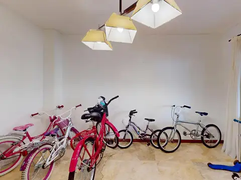 Casa en Venta con 6 cocheras