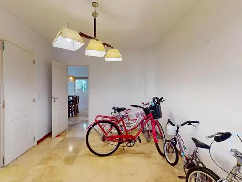 Venta casa 7 Ambientes con dependencia en Abril Club de Campo
