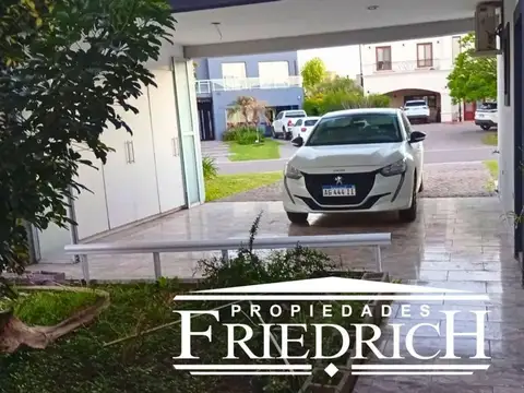 Casa 7 ambientes con 4 baños