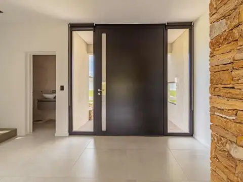 Casa 4 ambientes con 3 baños