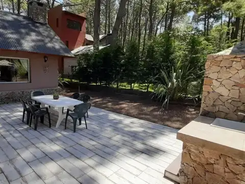 Casa en Alquiler con 2 cocheras