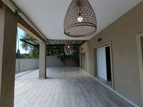 Casa 5 ambientes con 3 baños