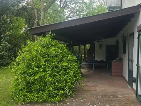 Casa 4 ambientes con 2 baños