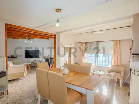 OPORTUNIDAD - Ph 3 ambientes con cochera y patio - Villa de Mayo
