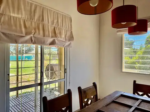 Casa 4 ambientes con 2 baños