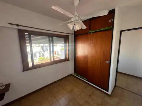 TIPO CASA 3 DORMITORIOS. EXCELENTE ESTADO