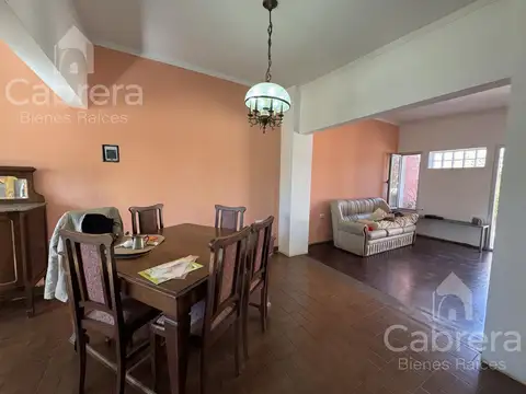 Casa 5 ambientes con 2 baños