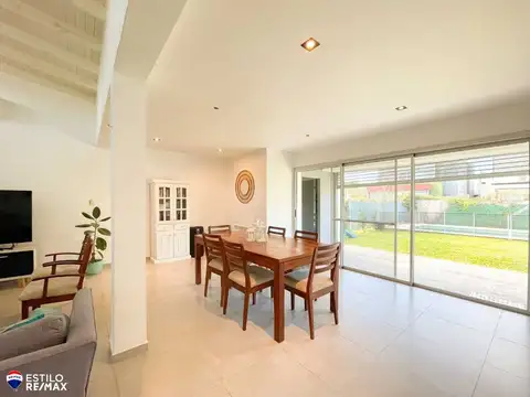 Casa 5 ambientes con 2 baños