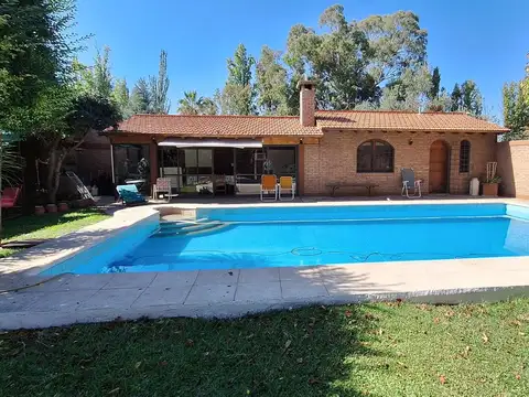 Los Parrales 7400