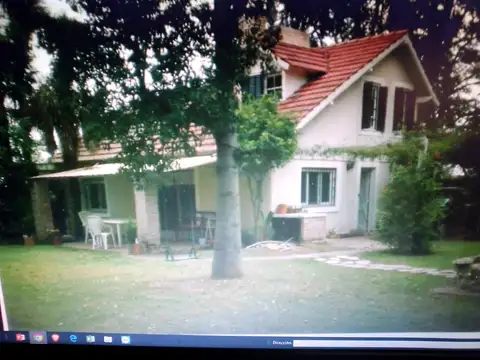 CHALET 115 M2  CUBIERTOS LOTE 653 M2 EXCELENTE ZONA RESIDENCIAL SALIDA RUTA 26 Y PANAMERICANA