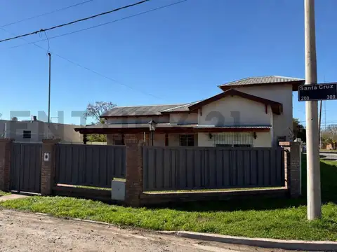 Casa en Venta con 2 cocheras