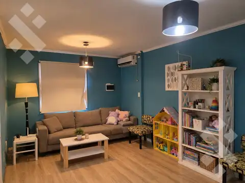 Casa 8 ambientes con 2 baños