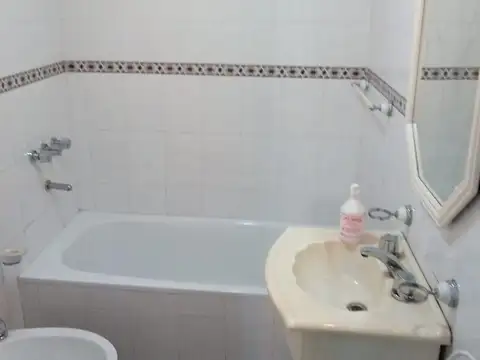 Casa en Alquiler con 1 cochera