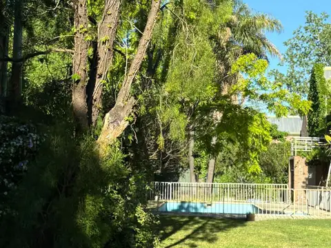 Casa en Venta con 3 cocheras