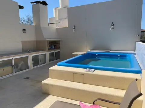 Venta casa 5 amb. con terraza parrilla y pileta en Pompeya