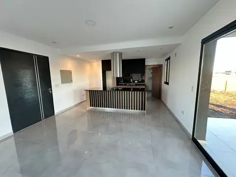 Casa 4 ambientes con 3 baños