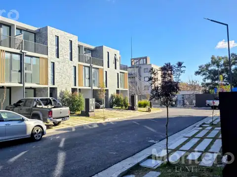 Casa Tríplex en  SUNNY - Camino de los Remeros Tigre - Barrio Privado