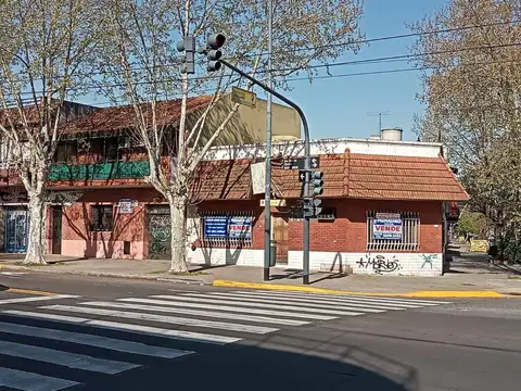 EXCELENTE LOTE 222 M2 EN ESQ. S/ AV. E. CASTRO - ZONIF. USAA. ALT. 22.80 MTS. UBICACION EXCEPCIONAL.