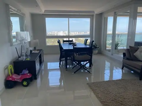 Departamento en Venta en Playa Mansa, USD 1.050.000