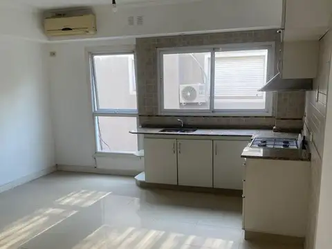 Ulrico Schmidl 5500, Piso 1