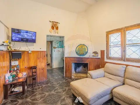 CASA EN LEZICA , GRAN POTENCIAL