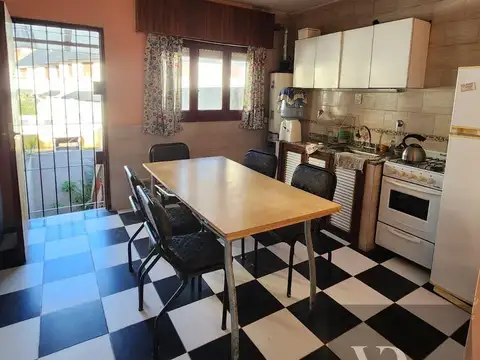 Depto Tipo Casa 4 ambientes con 3 baños