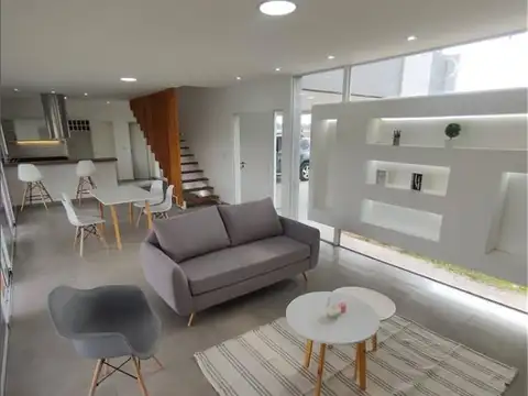 Casa 4 ambientes con 3 baños