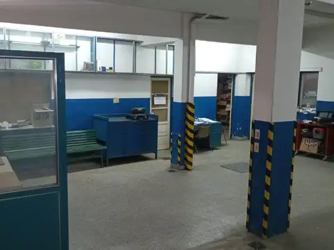 Casa en Venta con 4 cocheras