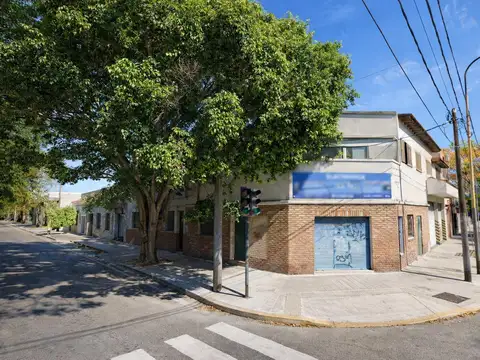 Casa   2 Locales Comerciales sobre Av. Juan B. Justo - Ciudadela