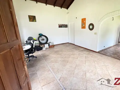 Casa en Venta con 3 cocheras