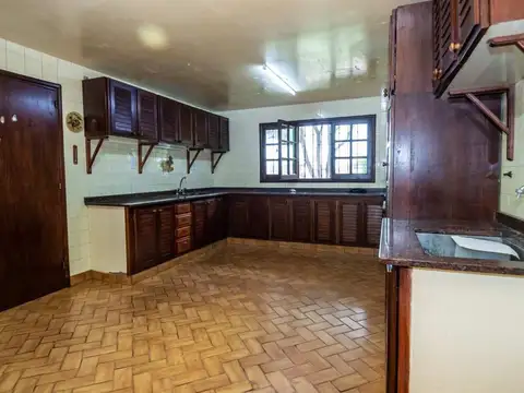 Casa en Alquiler con 1 cochera
