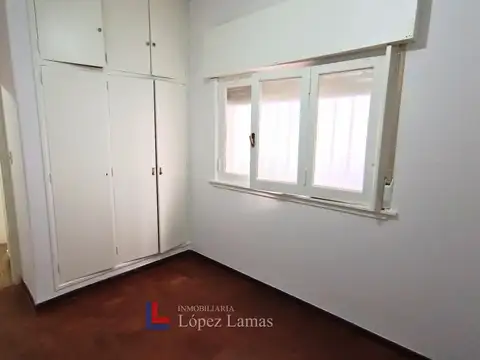 CASA AL FRENTE 3 AMBIENTES CON COCHERA