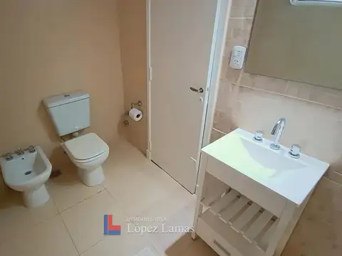 Casa en Alquiler con 1 cochera