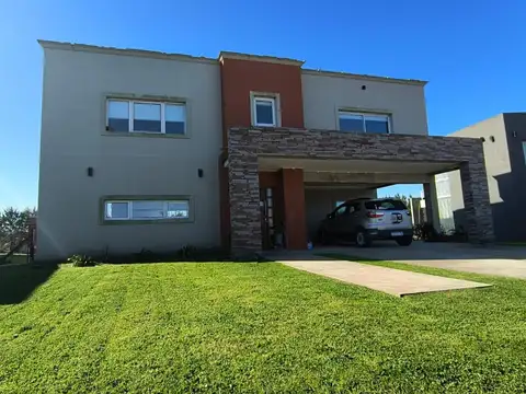 Casa 5 ambientes con Piscina Climatizada