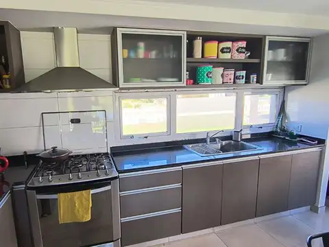 Casa 5 ambientes con 2 baños