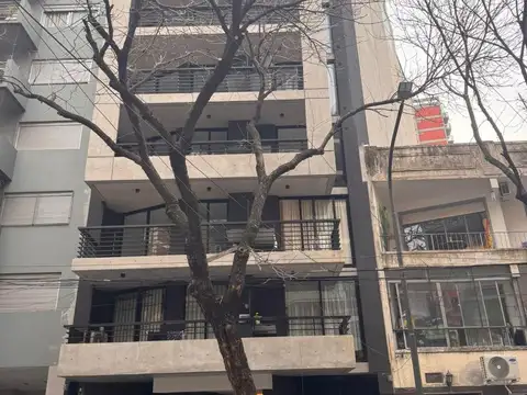 LEZICA 4483 Piso 8° al frente con balcón